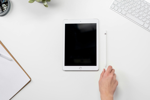 ?AI未來趨勢：技術(shù)突破、應(yīng)用拓展與社會(huì)影響深化?